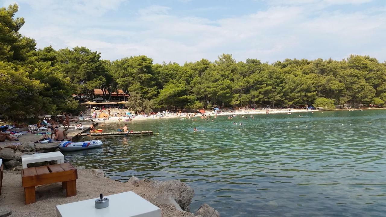 Apartment Smuljic Vrboska Bagian luar foto