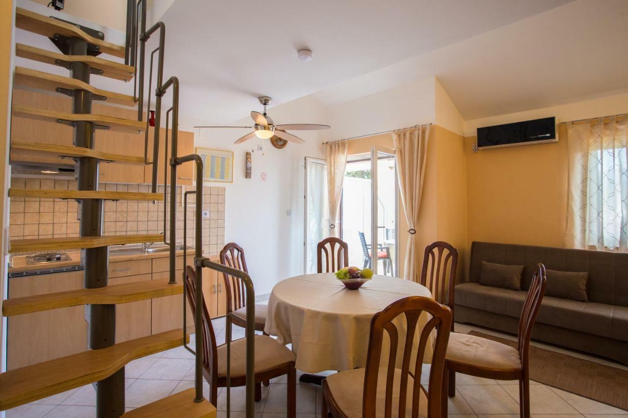 Apartment Smuljic Vrboska Bagian luar foto