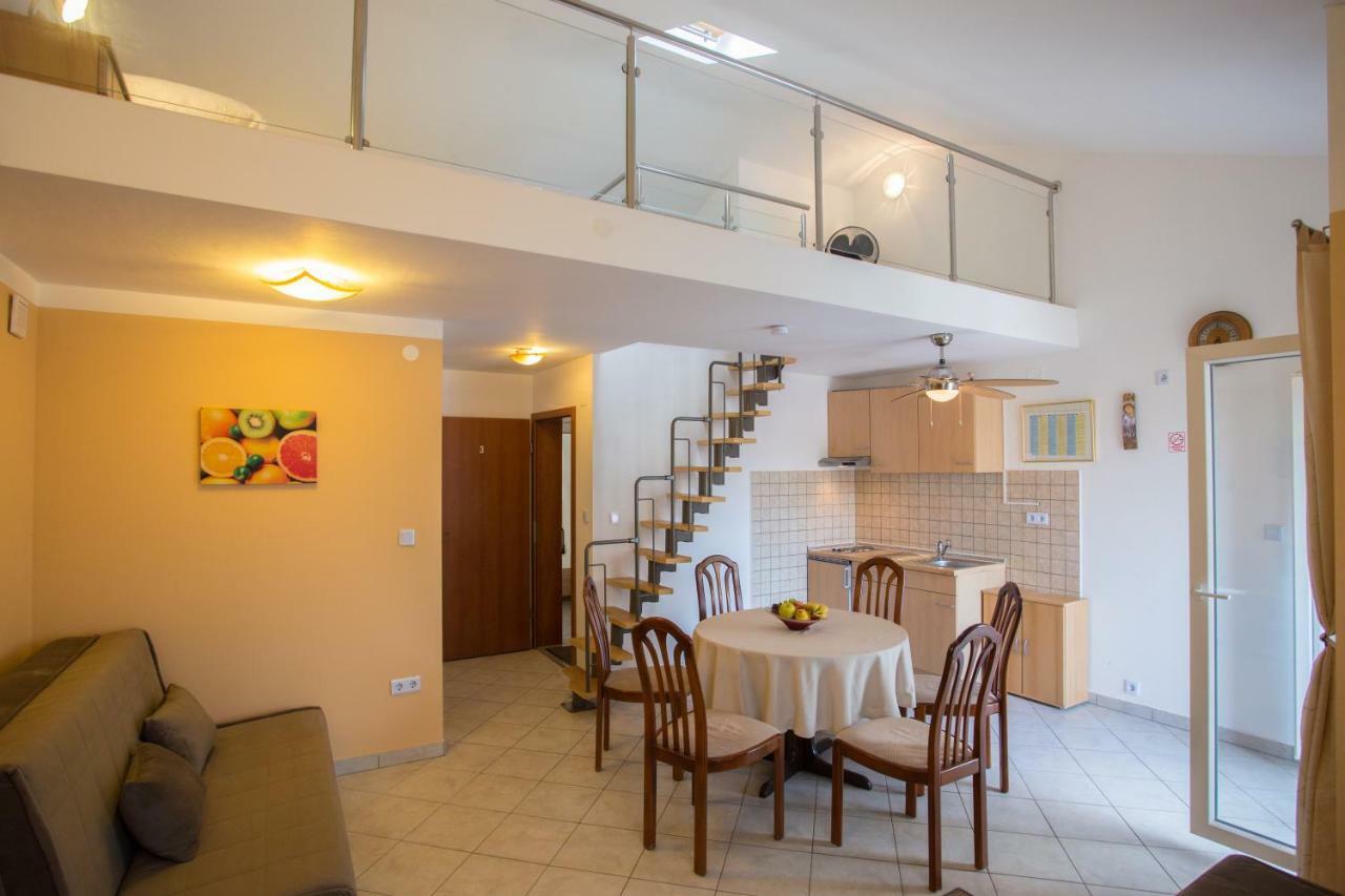 Apartment Smuljic Vrboska Bagian luar foto
